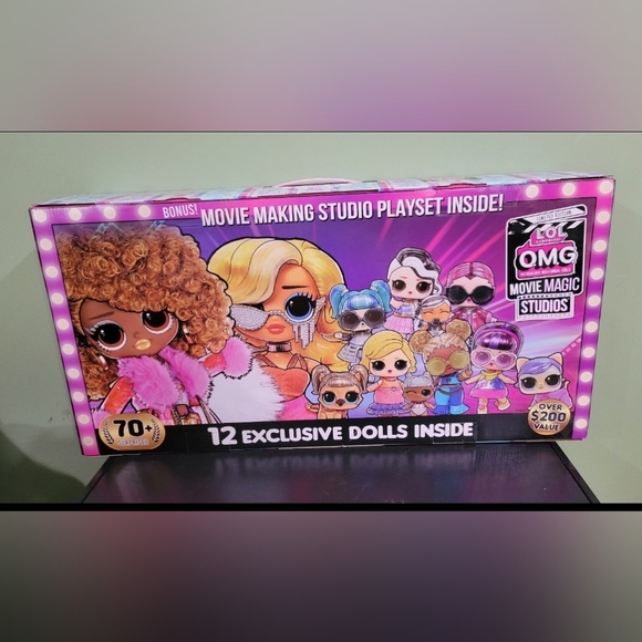 LOL Surprise OMG Movie Magic studios with 70 surprises and 12 dolls - Picture 2 of 10
